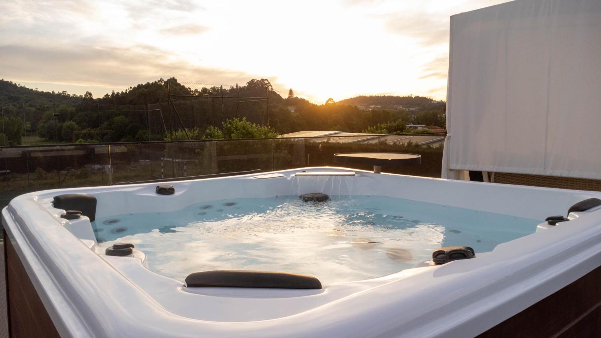 Villa Moura - Pool & Jacuzzi Povoa de Lanhoso Bagian luar foto